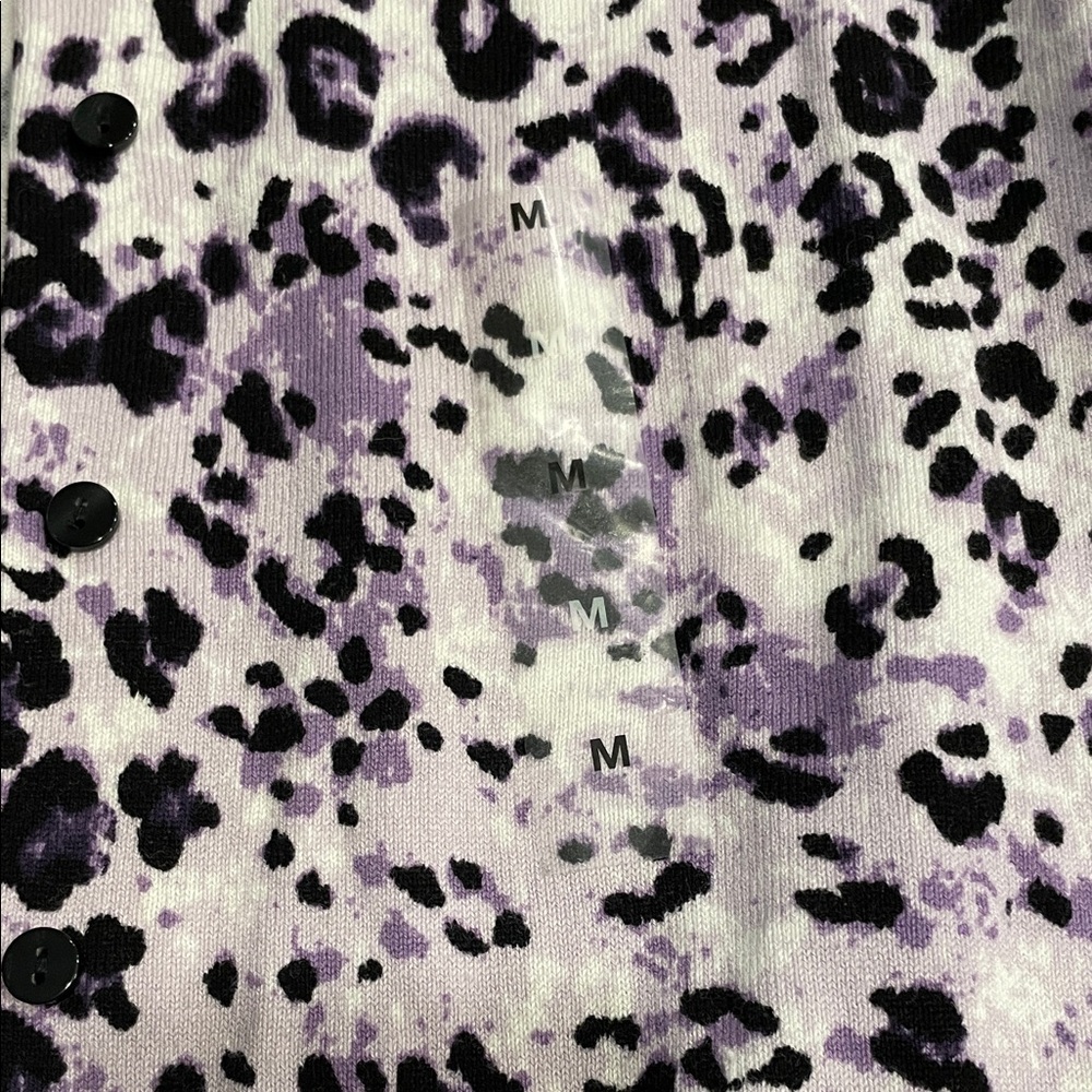 ☺️ Karen Scott Lavender and Black Animal Print cardigan - Picture 3 of 7